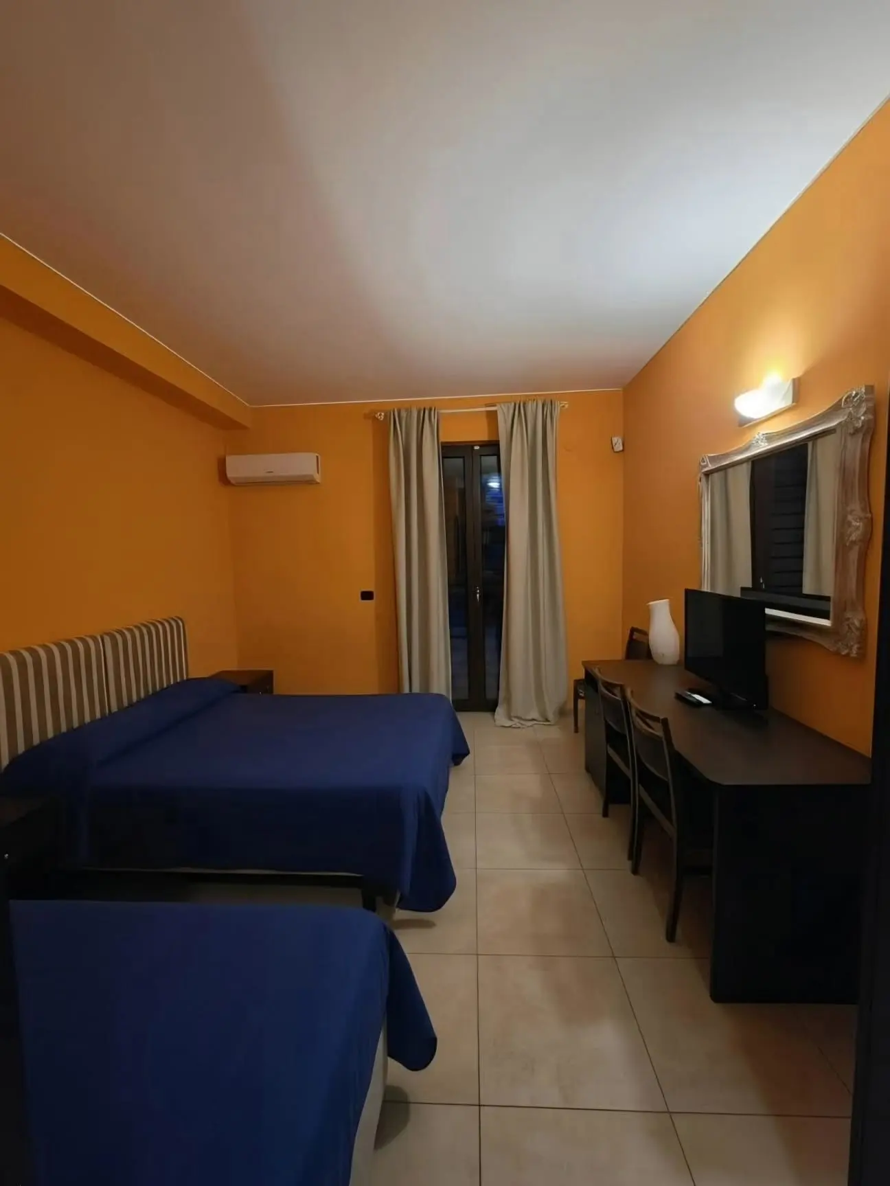 Camera B&B